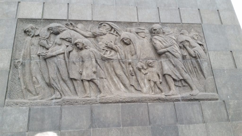 polin-museum-relief